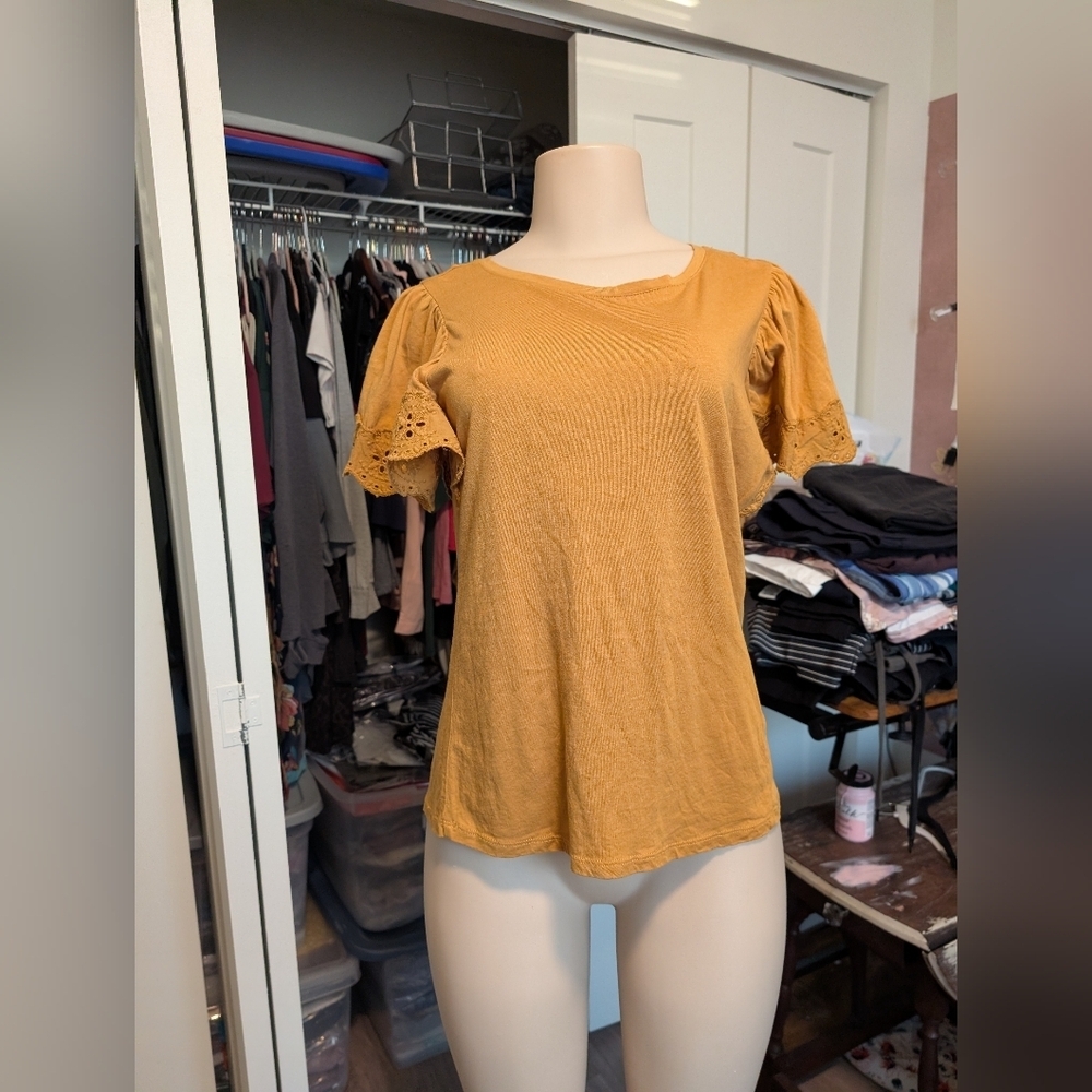 T Tahari Burnt yellow T-shirt‎ with ruffle sleeves size small